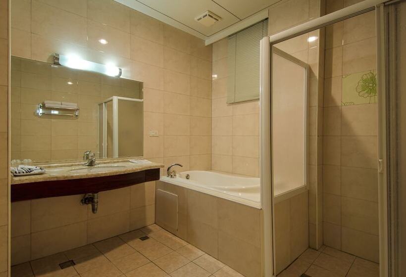 اتاق لوکس چهار تخته, Wogo