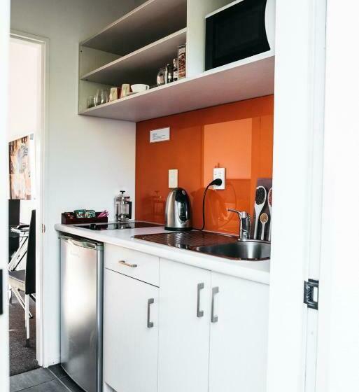 スタンダードスタジオ, The Grange Motel