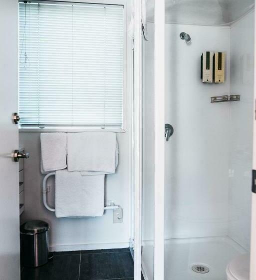 スタンダードスタジオ, The Grange Motel