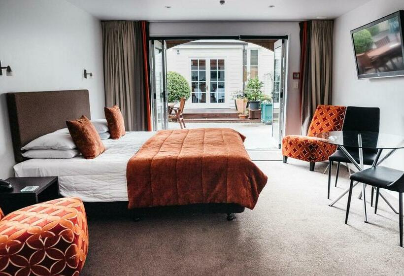 エクゼクティブワンルーム, The Grange Motel