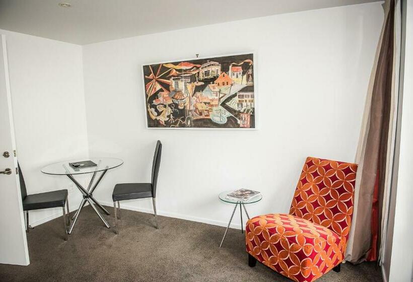 エクゼクティブワンルーム, The Grange Motel