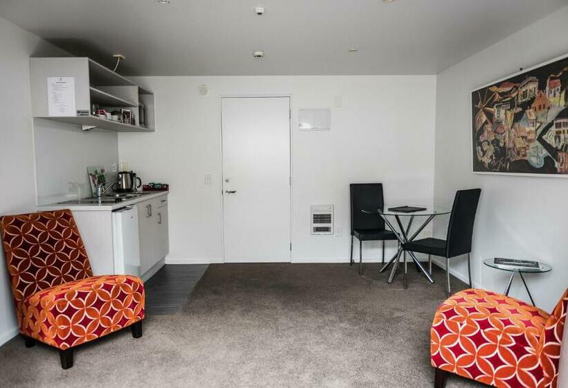 エクゼクティブワンルーム, The Grange Motel