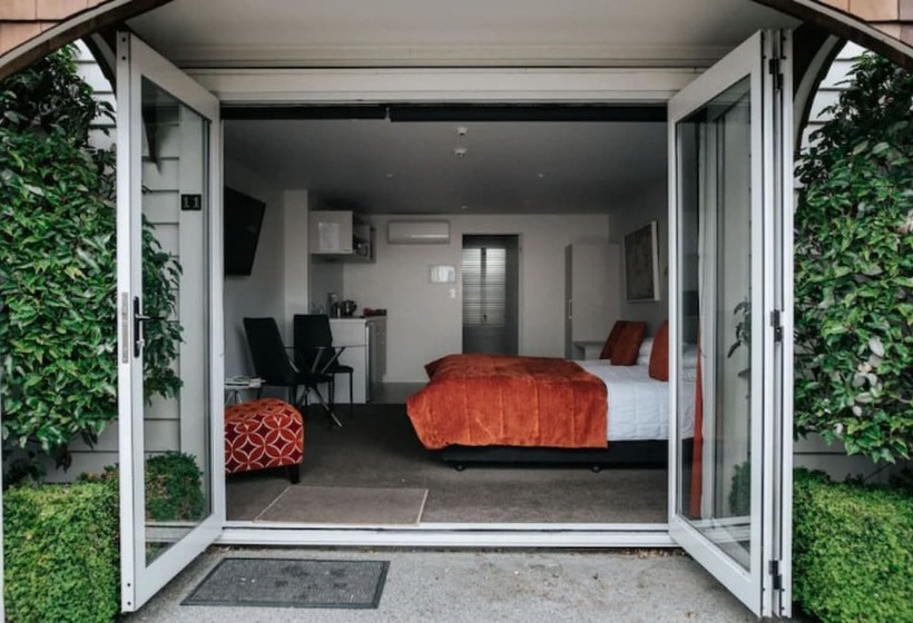 エクゼクティブワンルーム, The Grange Motel