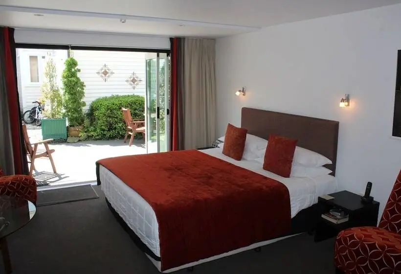 エクゼクティブワンルーム, The Grange Motel