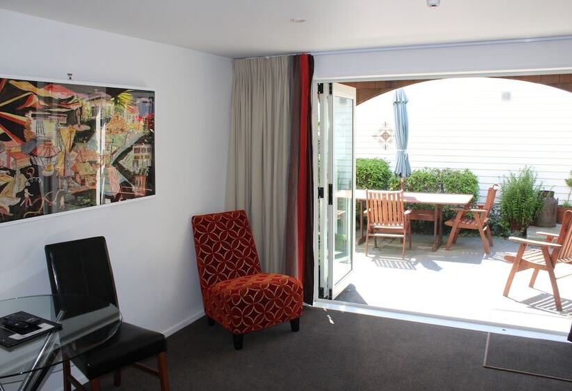 エクゼクティブワンルーム, The Grange Motel