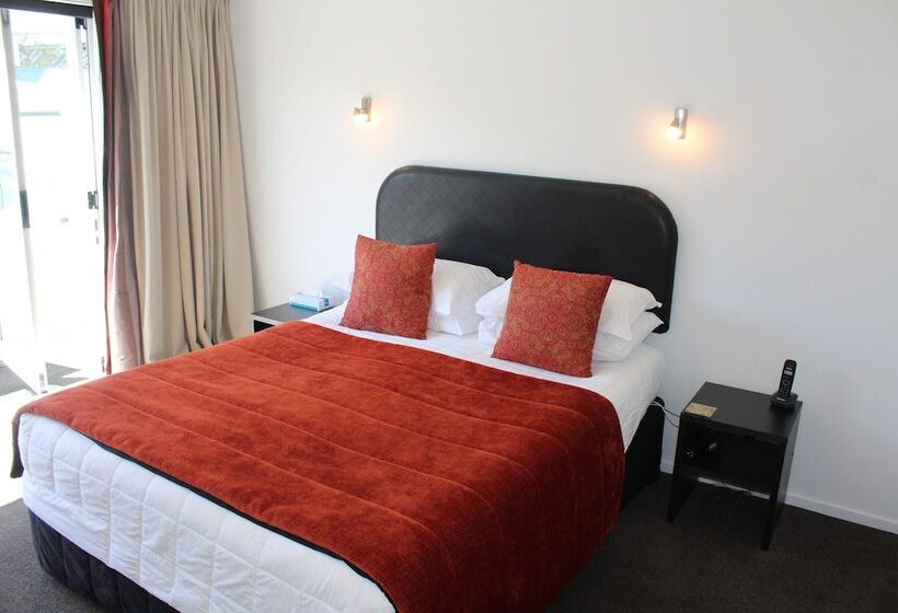 スタンダードスタジオ, The Grange Motel