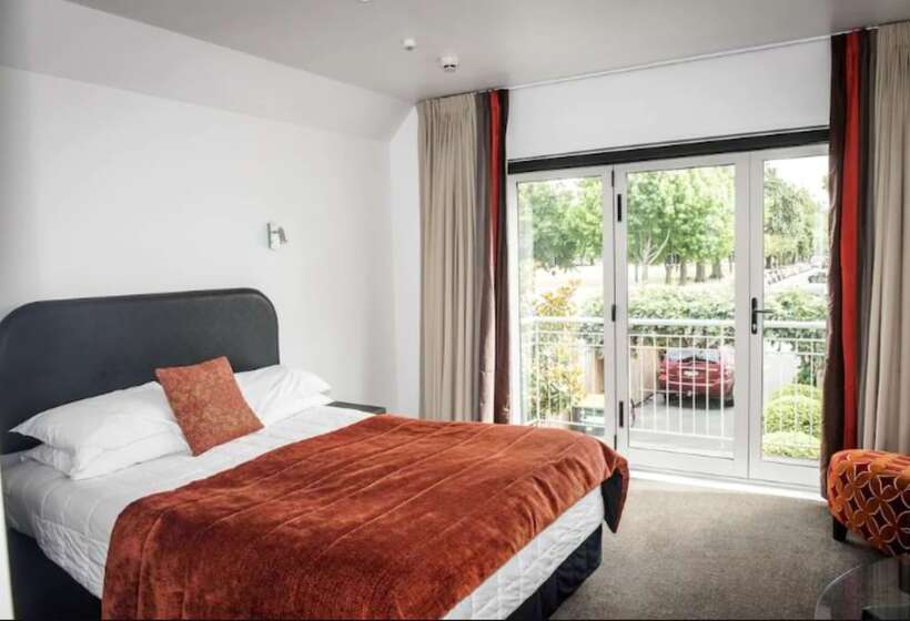 スタンダードスタジオ, The Grange Motel