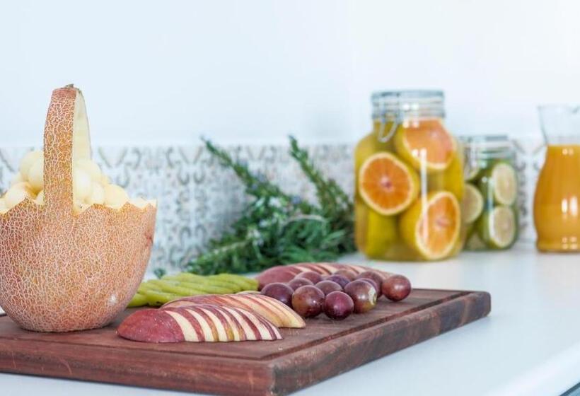 סוויטה, Tsanotel