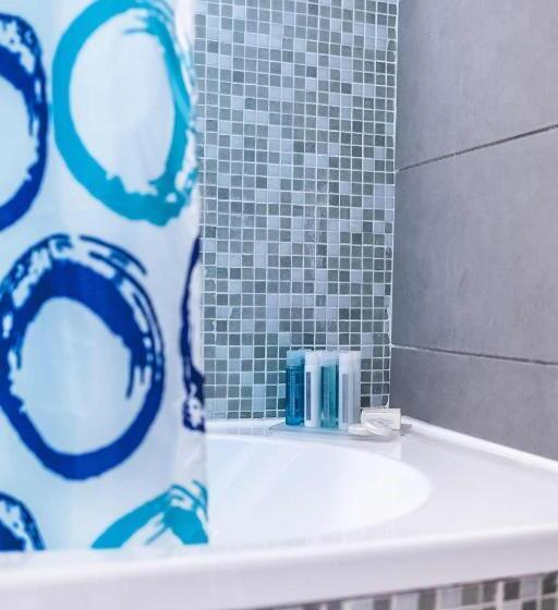 סוויטה משפחתית, Tsanotel