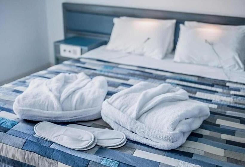 סוויטה עם מרפסת, Tsanotel