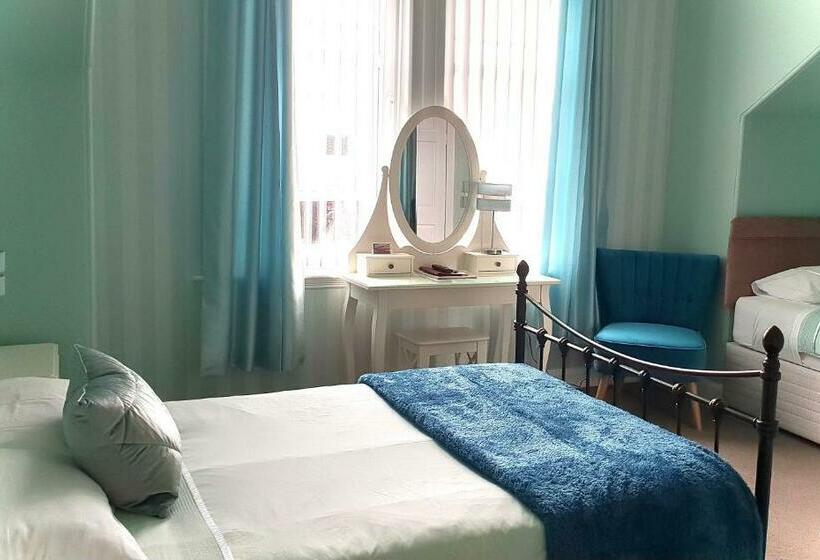 חדר משפחתי, Dawn Break Guest House