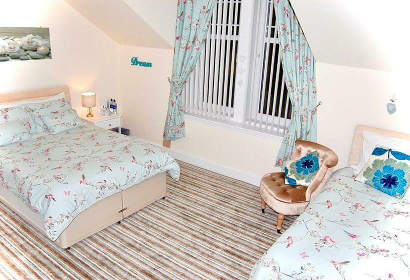 חדר משפחתי, Dawn Break Guest House