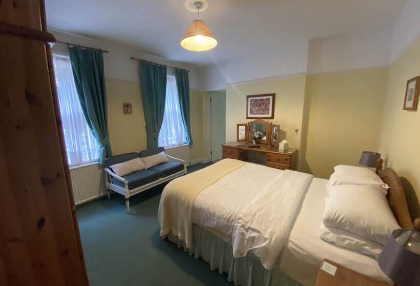Номер Стандарт, Pickwicks Guest House
