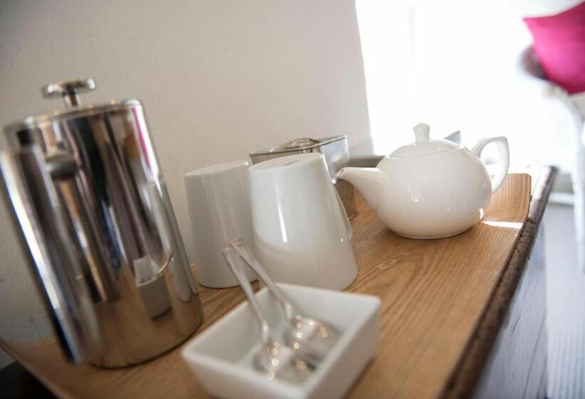 수피리어 전망 룸, The Priory