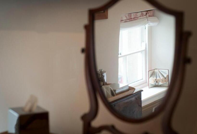 수피리어 전망 룸, The Priory