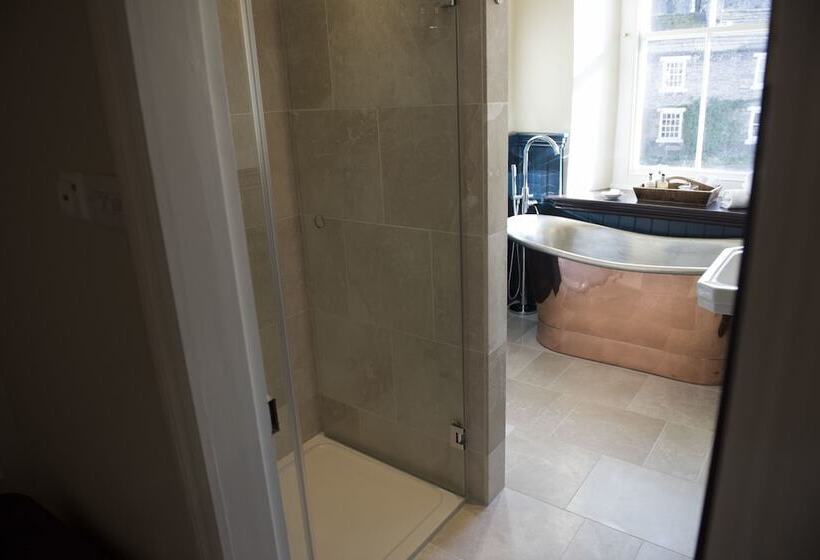 스탠다드 룸, The Priory