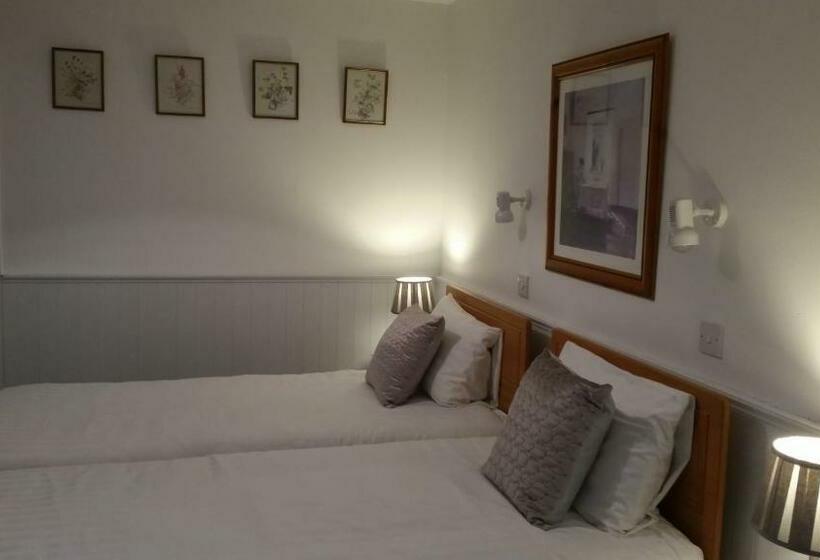 חדר סטנדרט, Halfway House