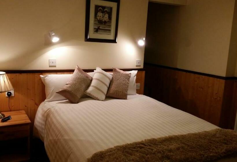 חדר משפחתי, Halfway House