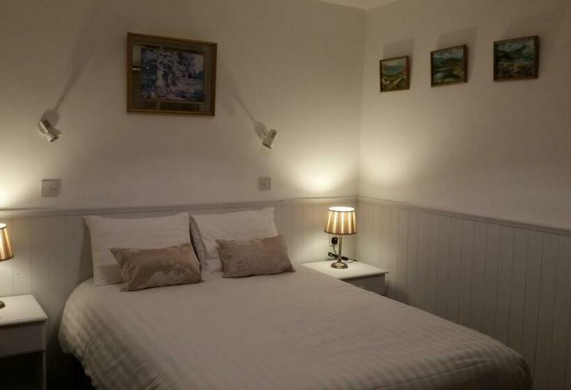 חדר סטנדרט, Halfway House