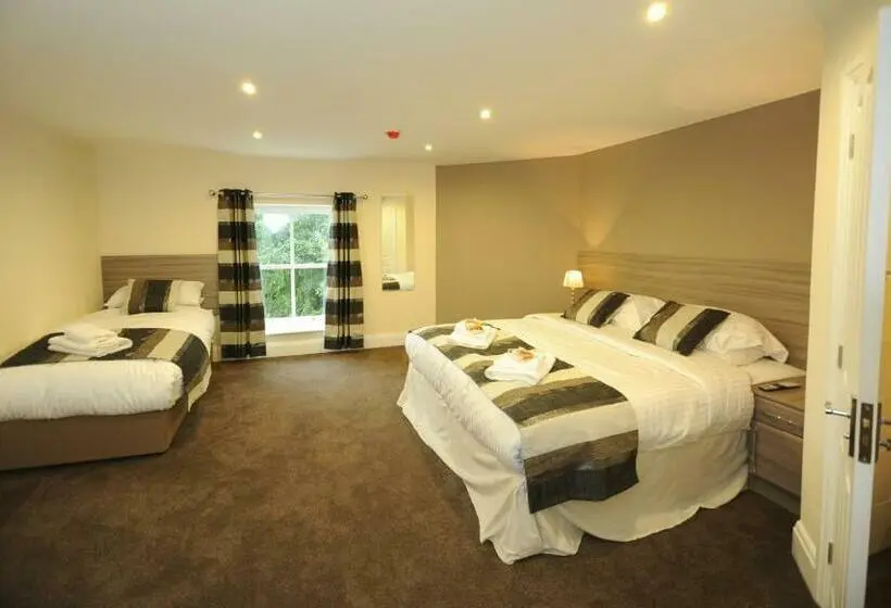 Perhehuone, Queens Arms Country Inn