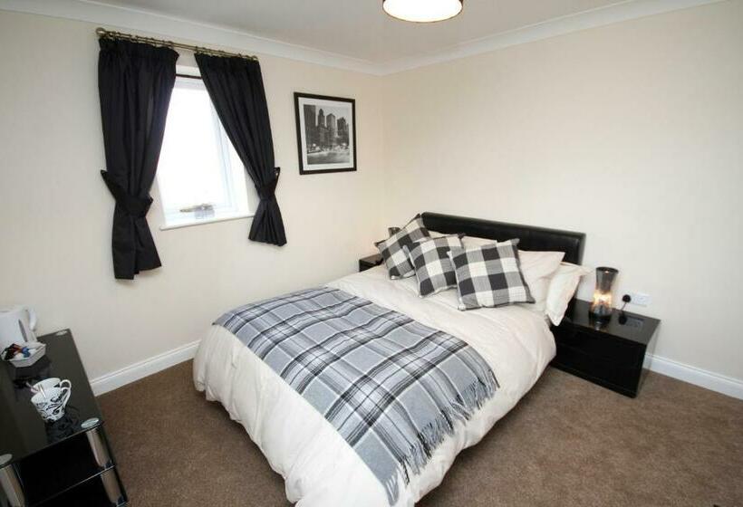 חדר בסיסי, The Forge