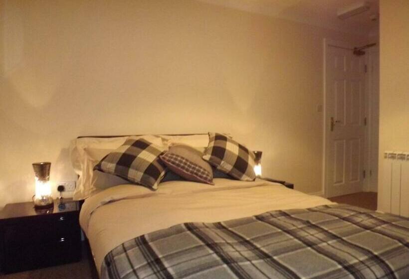 חדר בסיסי, The Forge