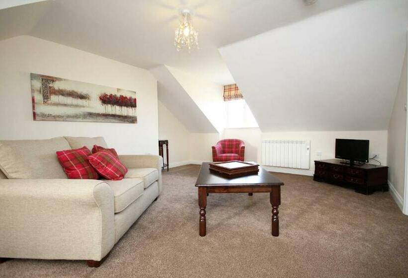 חדר דלוקס, The Forge