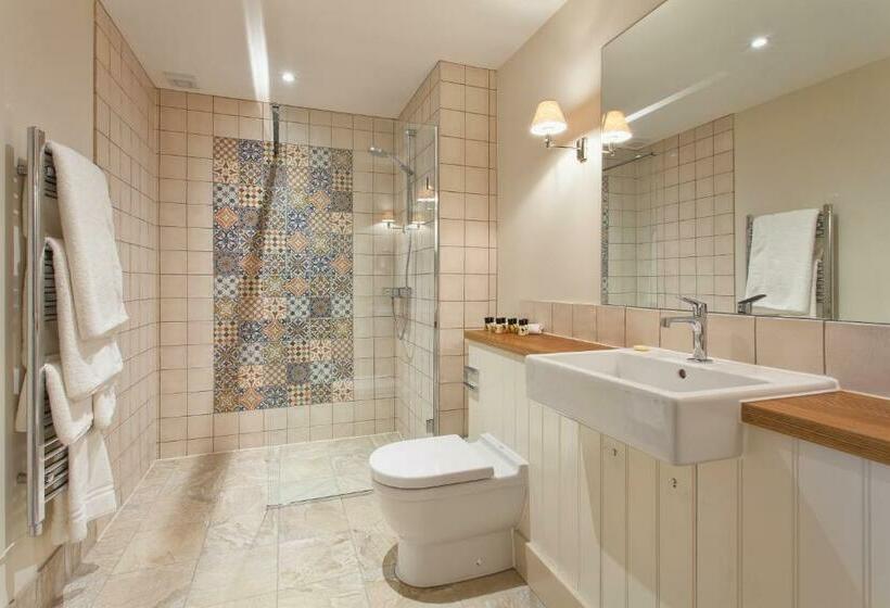 Номер Deluxe, The Inn West End