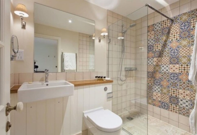 デラックスルーム, The Inn West End