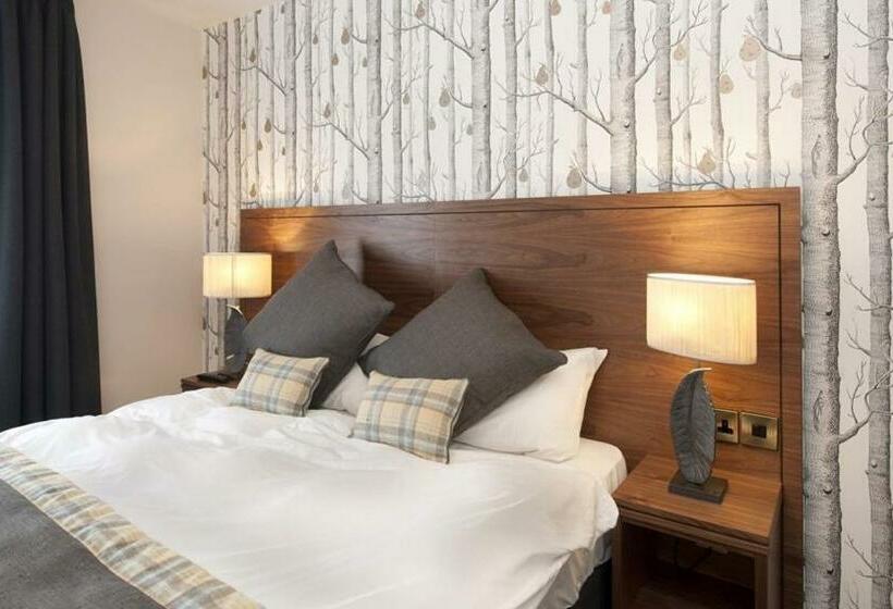 패밀리 룸, The Queen Hotel Wetherspoon