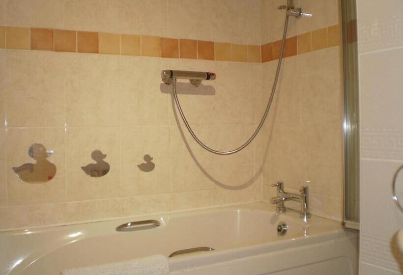 コンフォートトリプルルーム, Sportsmans Lodge Bed And Breakfast