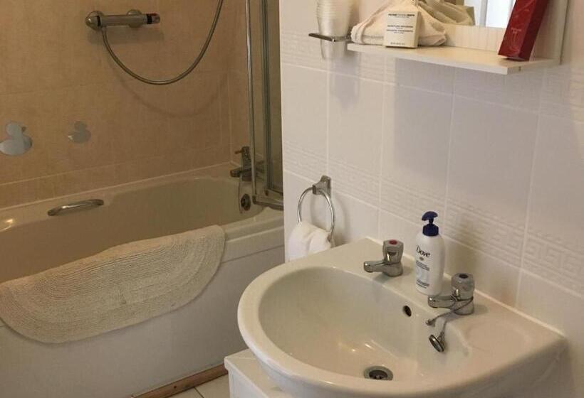 コンフォートトリプルルーム, Sportsmans Lodge Bed And Breakfast