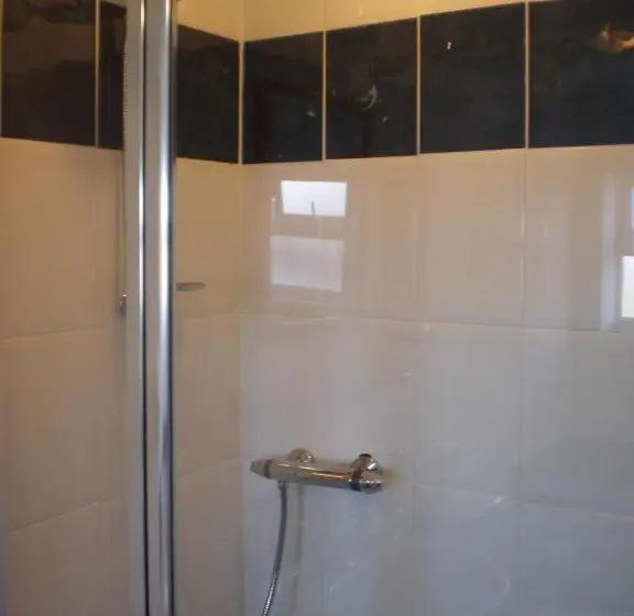 Economy Triple Room, Sportsmans Lodge Bed And Breakfast