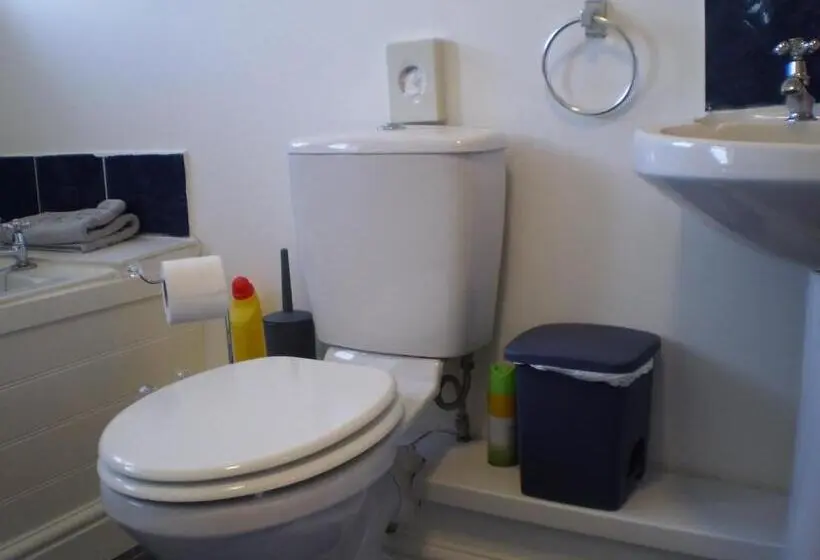 Economy Triple Room, Sportsmans Lodge Bed And Breakfast