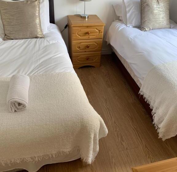 Дом 2 Спальни, The Rocks B&b