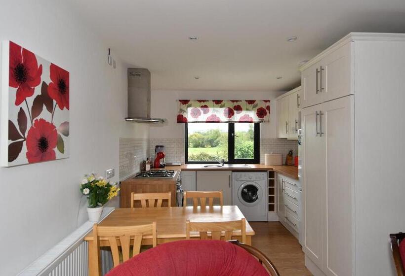 בית, 2 חדרי שינה, The Rocks B&b