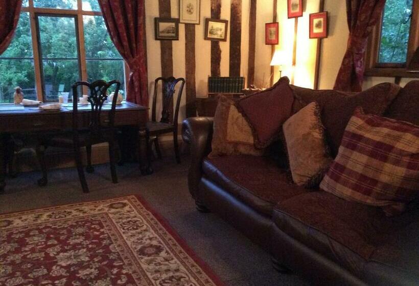 מיטת קינג בסוויטה, Valley Farmhouse B&b