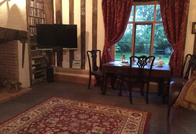 מיטת קינג בסוויטה, Valley Farmhouse B&b