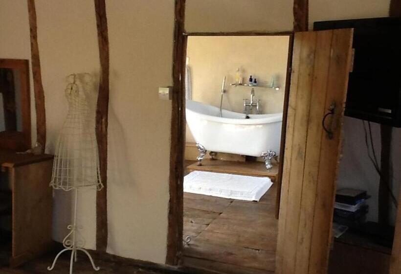 חדר דחוקס עם מיטת קינג, Valley Farmhouse B&b