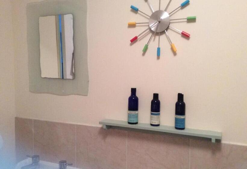 דירת חדר בקומת קרקע, Valley Farmhouse B&b