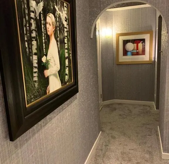 スイート, Ayrs And Graces Luxury Bed And Breakfast