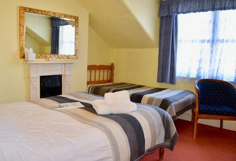 غرفة عائلية, Bewdley Hill House