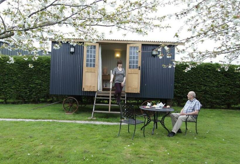 标准间, Blackmore Farm