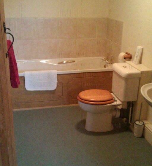 带大床的标准间, Blackmore Farm