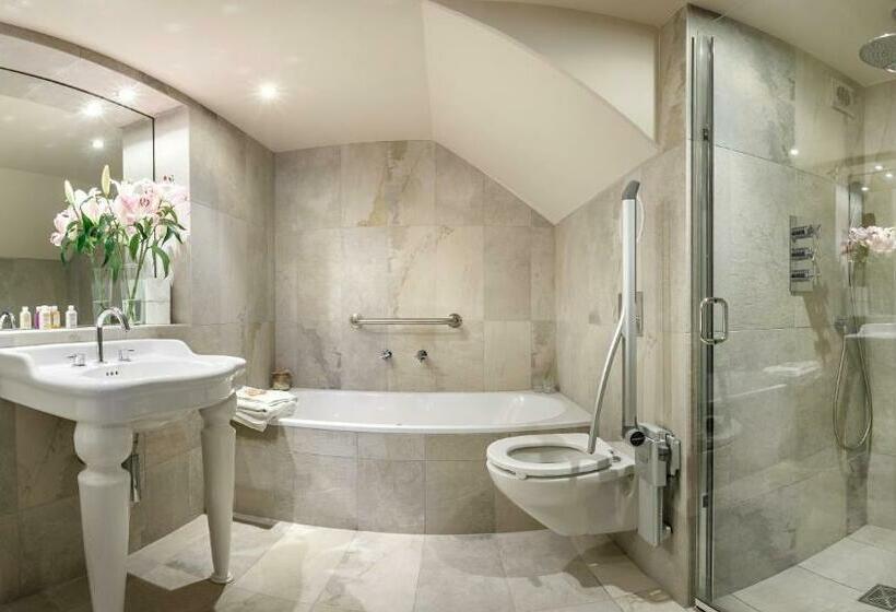 适合残疾人使用的标准间, Byfords