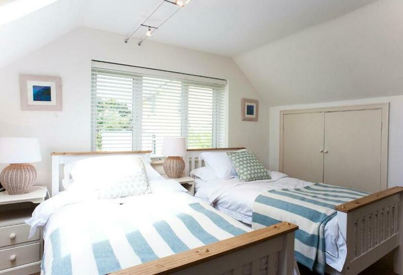 اتاق لوکس, Nearwater