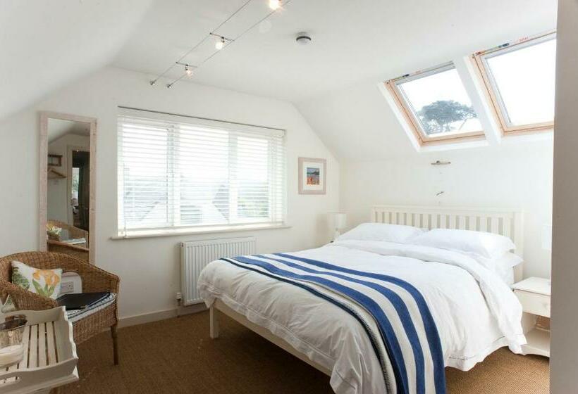 اتاق لوکس, Nearwater