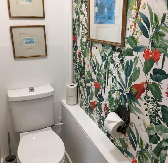 חדר סטנדרט, The Forester And Flower