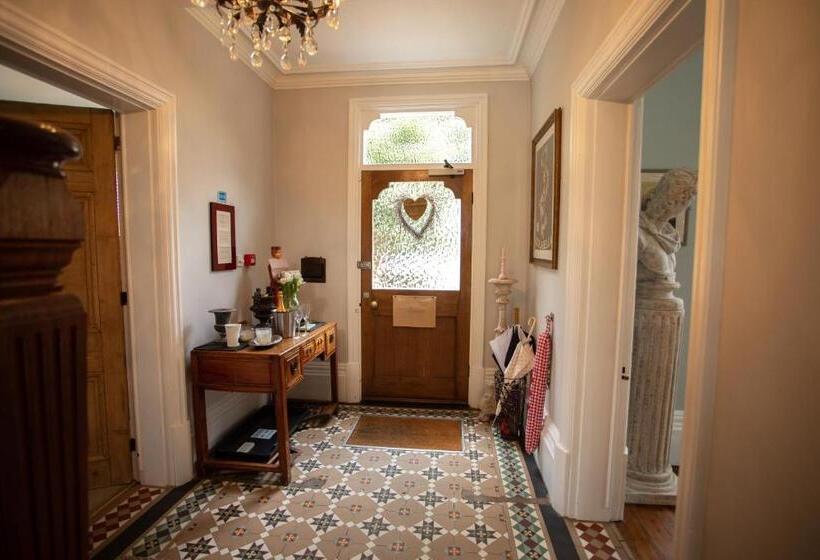 キングサイズベッドのスーペリアルーム, Treherne House & The Malvern Retreat