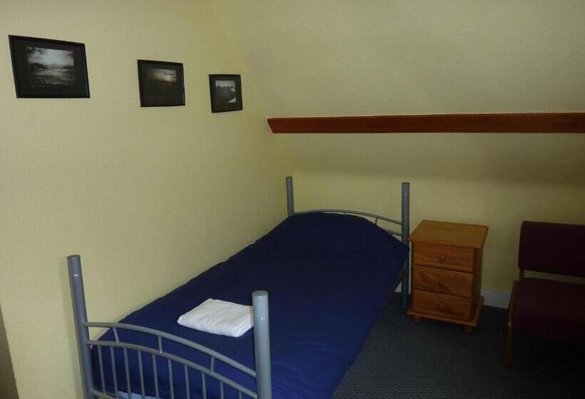 Трехместный Номер Стандарт Совместная Ванная, Braemar Youth Hostel
